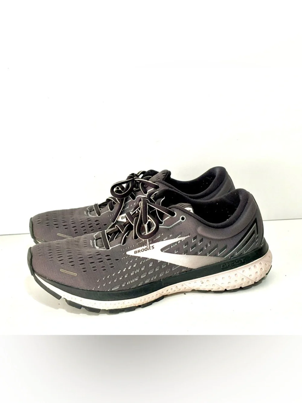Brooks Ghost 13 Women's Size 8.5 2A Running Shoes Gray Pink